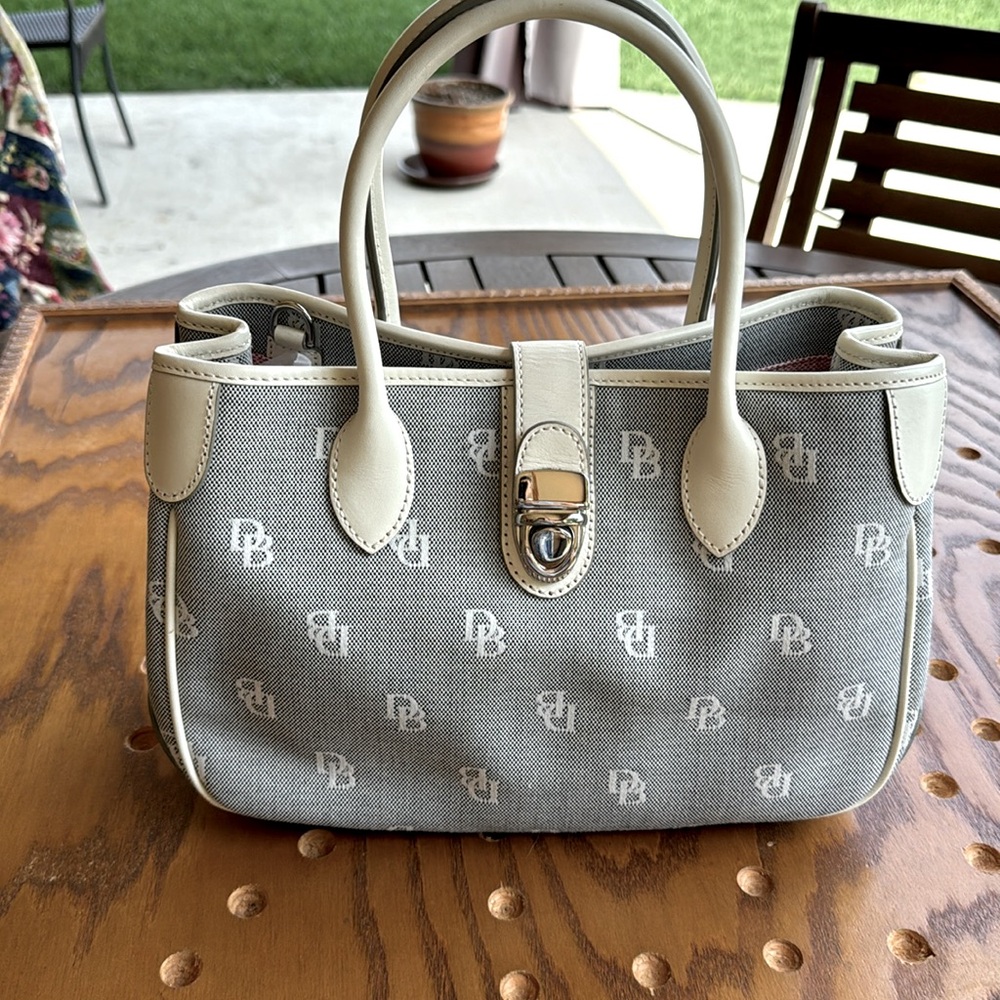 Dooney & Bourke purse